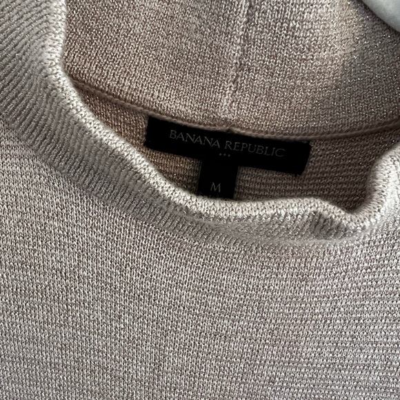 Banana Republic sleeveless turtleneck. - Picture 2 of 4